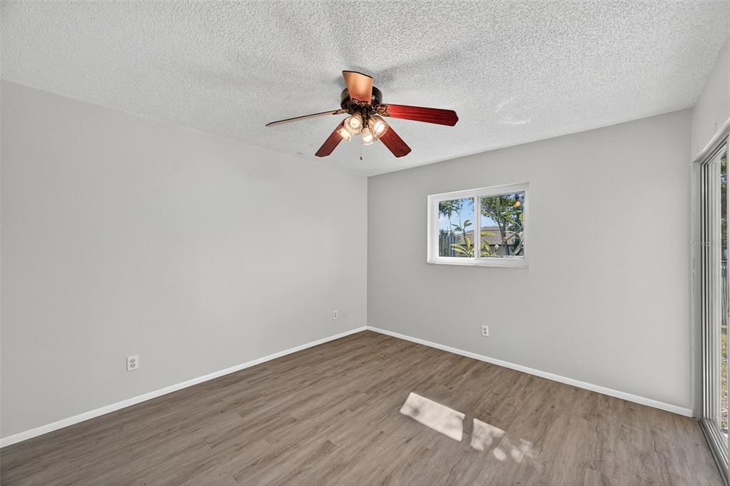 Active With Contract: $225,600 (2 beds, 2 baths, 1036 Square Feet)