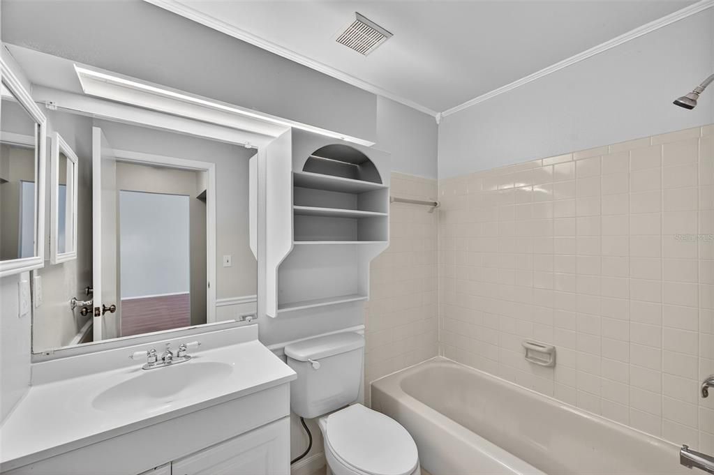 Active With Contract: $225,600 (2 beds, 2 baths, 1036 Square Feet)