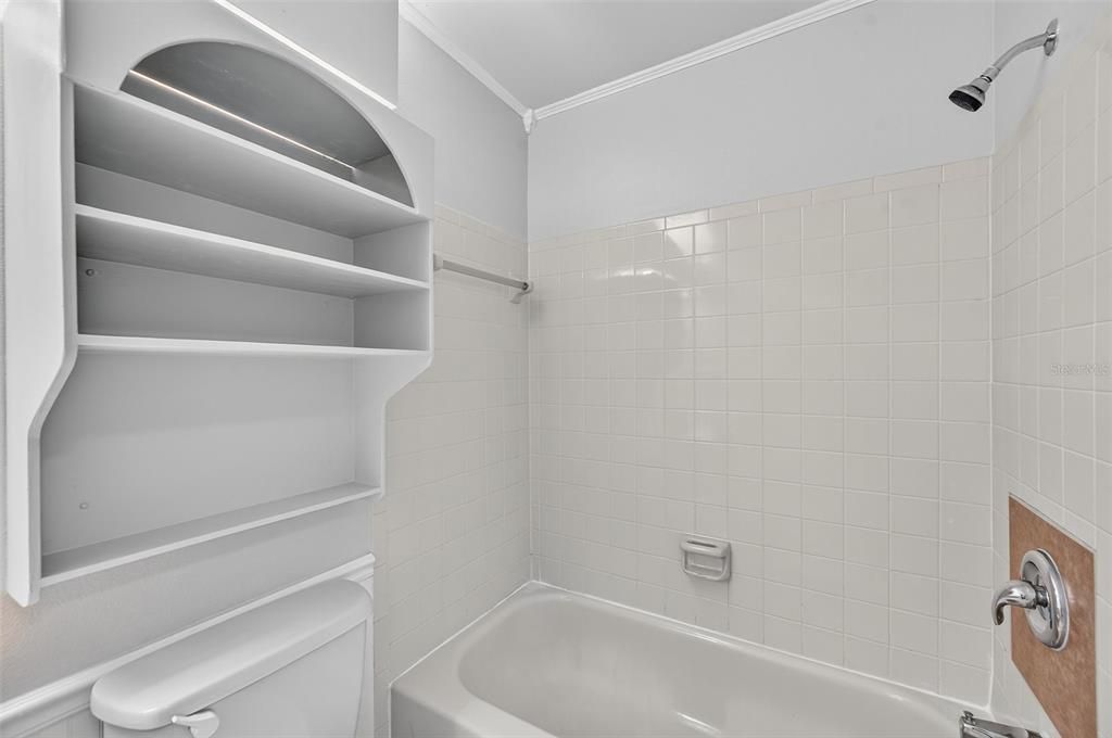 Active With Contract: $225,600 (2 beds, 2 baths, 1036 Square Feet)