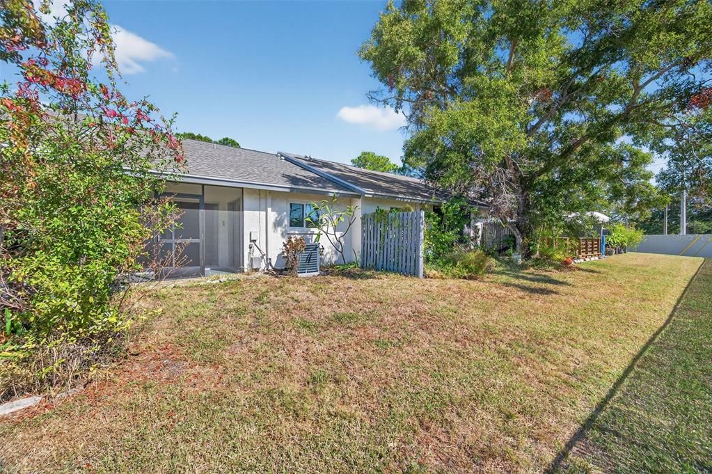 Active With Contract: $225,600 (2 beds, 2 baths, 1036 Square Feet)