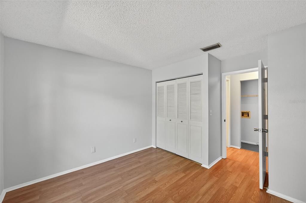 Active With Contract: $225,600 (2 beds, 2 baths, 1036 Square Feet)