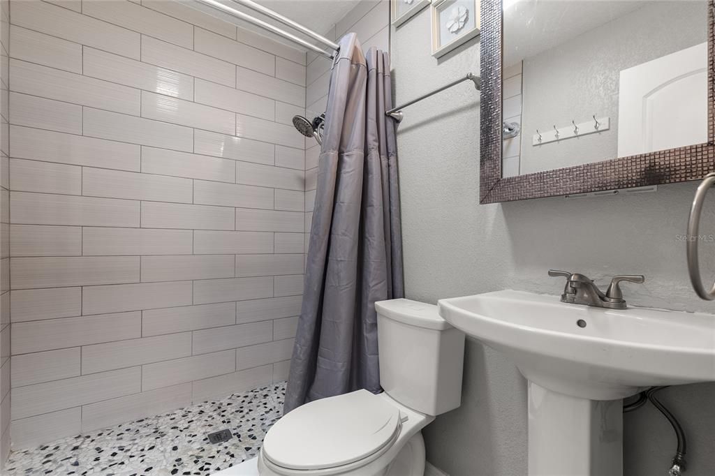 Под контрактом: $2,700 (4 спален, 2 ванн, 1293 Квадратных фут)