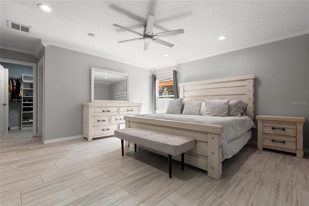 Под контрактом: $2,700 (4 спален, 2 ванн, 1293 Квадратных фут)