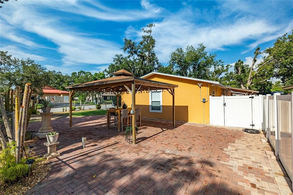 Под контрактом: $2,700 (4 спален, 2 ванн, 1293 Квадратных фут)