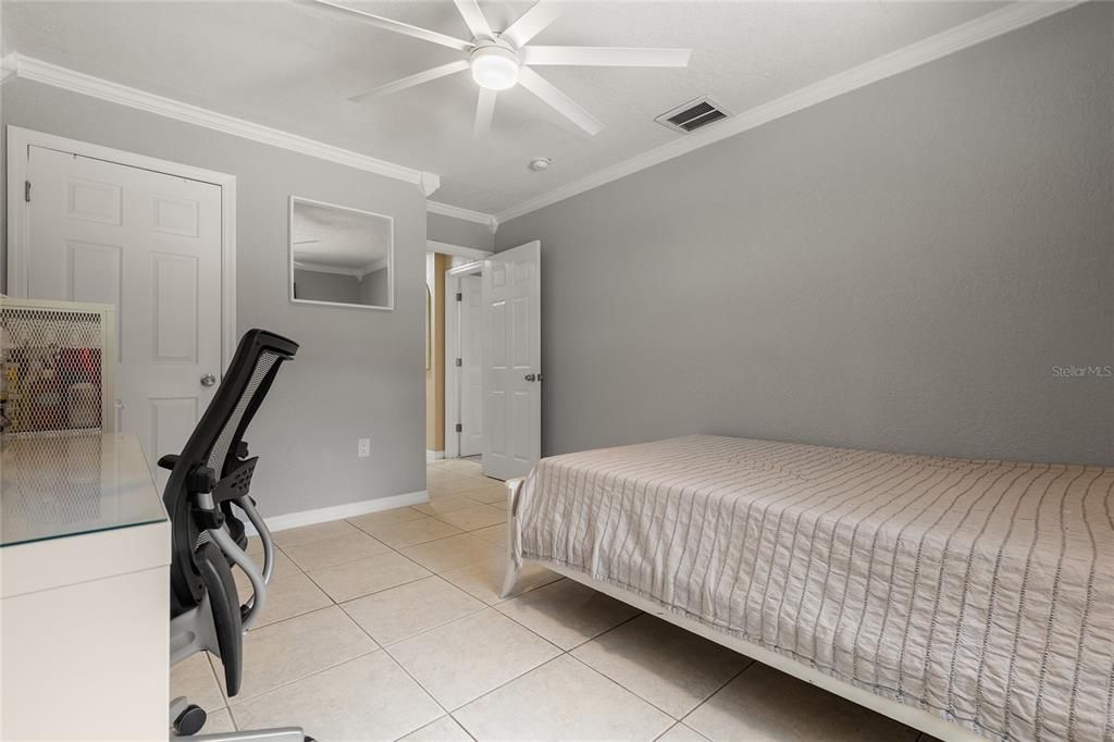 Под контрактом: $2,700 (4 спален, 2 ванн, 1293 Квадратных фут)