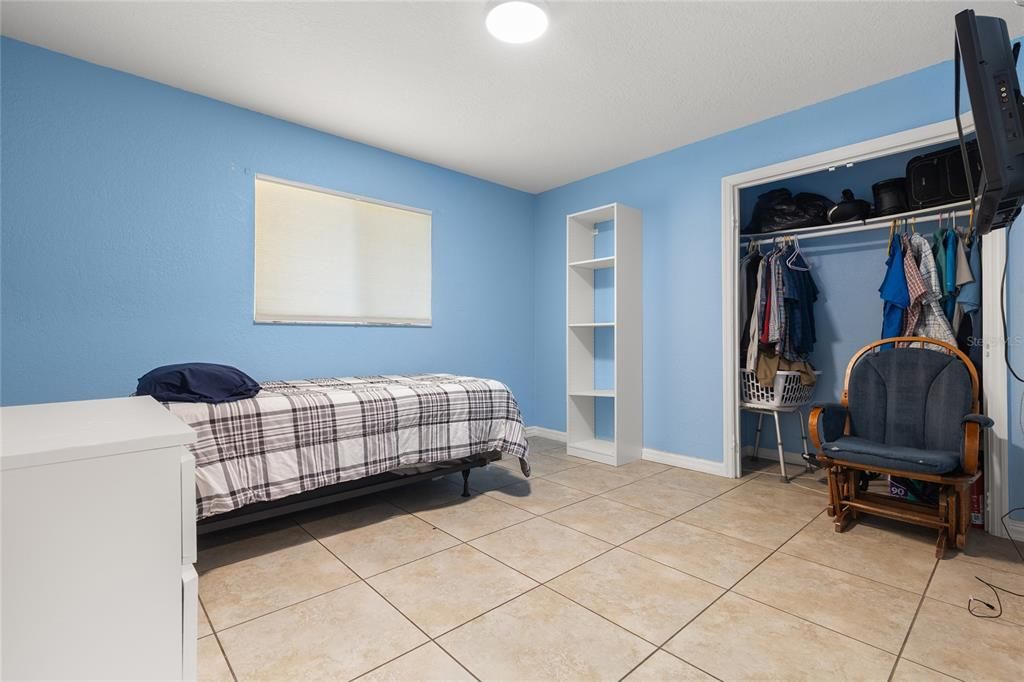 Под контрактом: $2,700 (4 спален, 2 ванн, 1293 Квадратных фут)