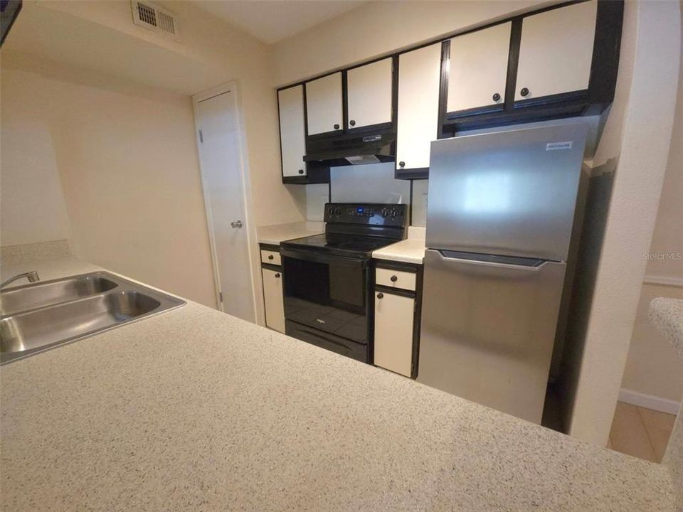 For Rent: $1,500 (1 beds, 1 baths, 670 Square Feet)