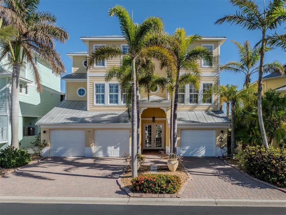 Active With Contract: $1,350,000 (3 beds, 3 baths, 3372 Square Feet)