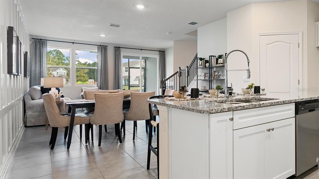 Activo con contrato: $355,990 (3 camas, 2 baños, 1722 Pies cuadrados)