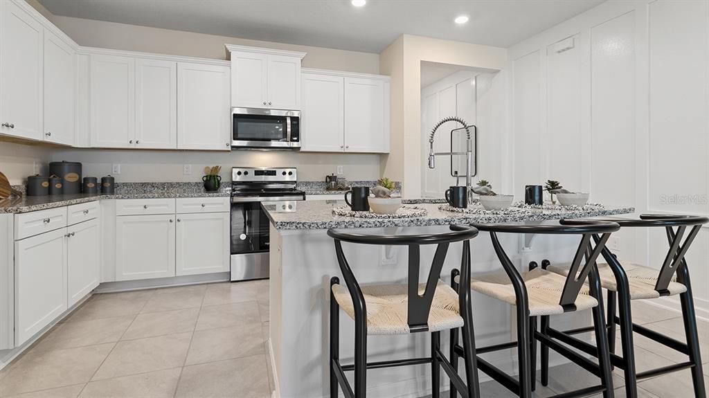 Activo con contrato: $355,990 (3 camas, 2 baños, 1722 Pies cuadrados)