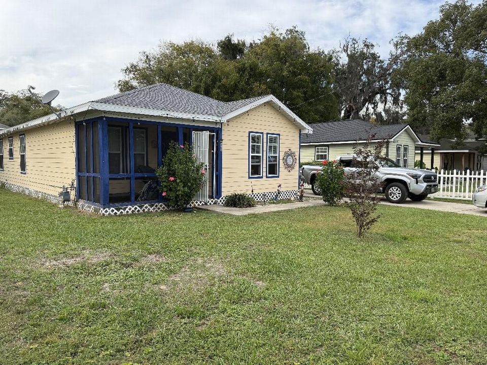 For Sale: $209,900 (3 beds, 2 baths, 1332 Square Feet)