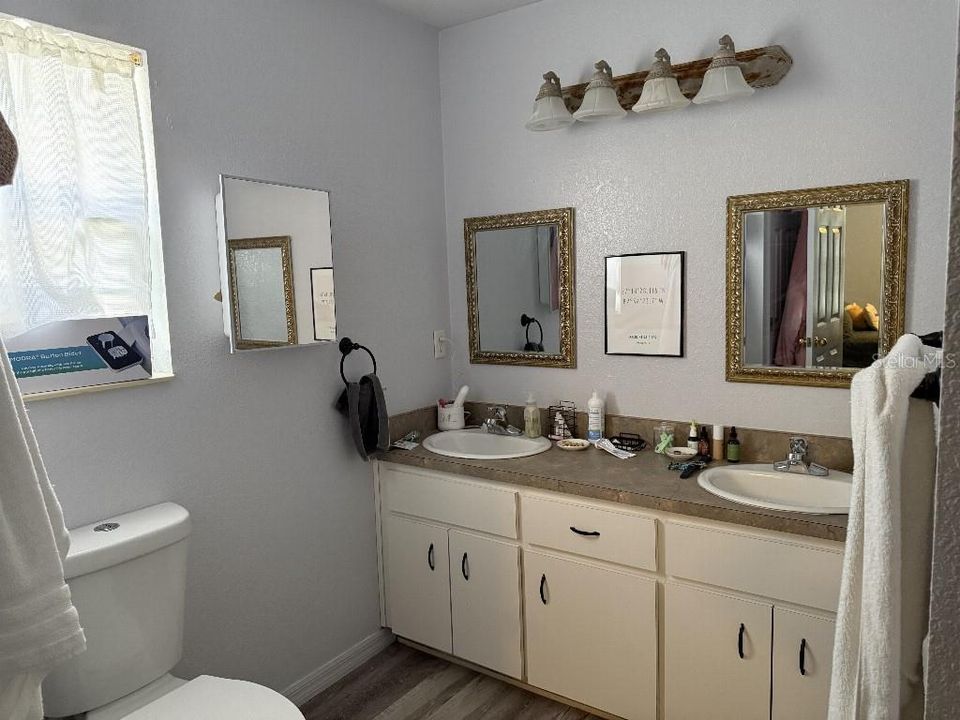 For Sale: $209,900 (3 beds, 2 baths, 1332 Square Feet)