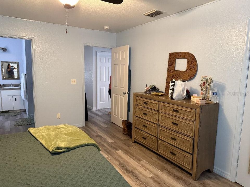 For Sale: $209,900 (3 beds, 2 baths, 1332 Square Feet)