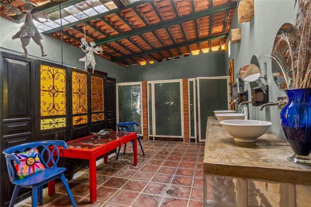 На продажу: $22,500,000 (54 спален, 0 ванн, 172000 Квадратных фут)