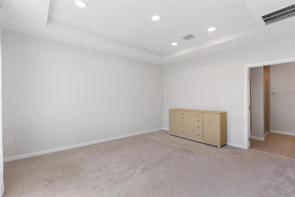 For Rent: $3,000 (4 beds, 2 baths, 1734 Square Feet)