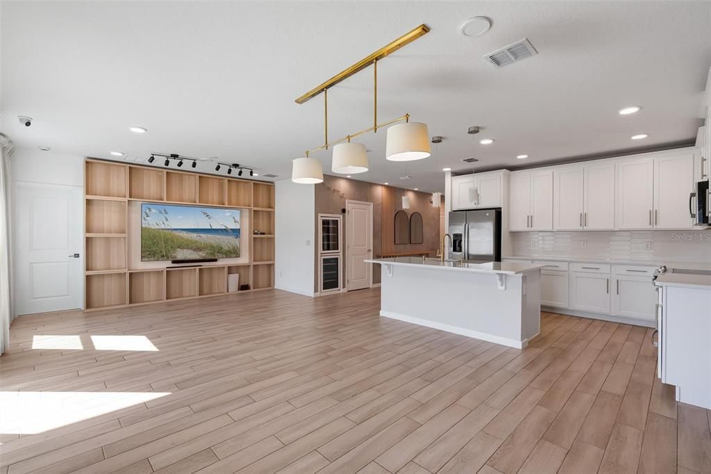 For Rent: $3,000 (4 beds, 2 baths, 1734 Square Feet)