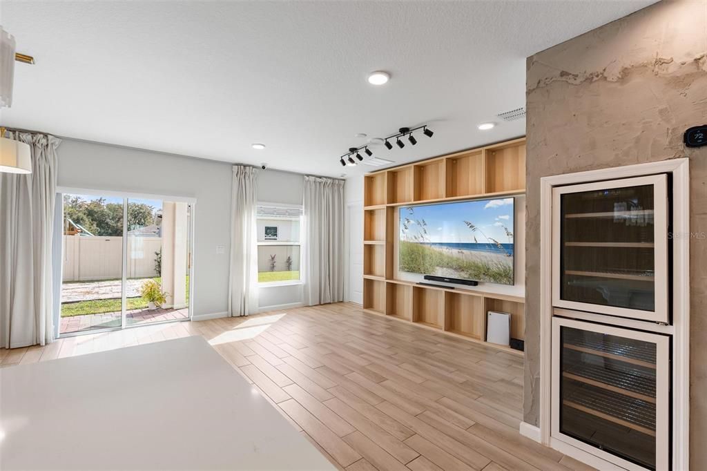 For Rent: $3,000 (4 beds, 2 baths, 1734 Square Feet)