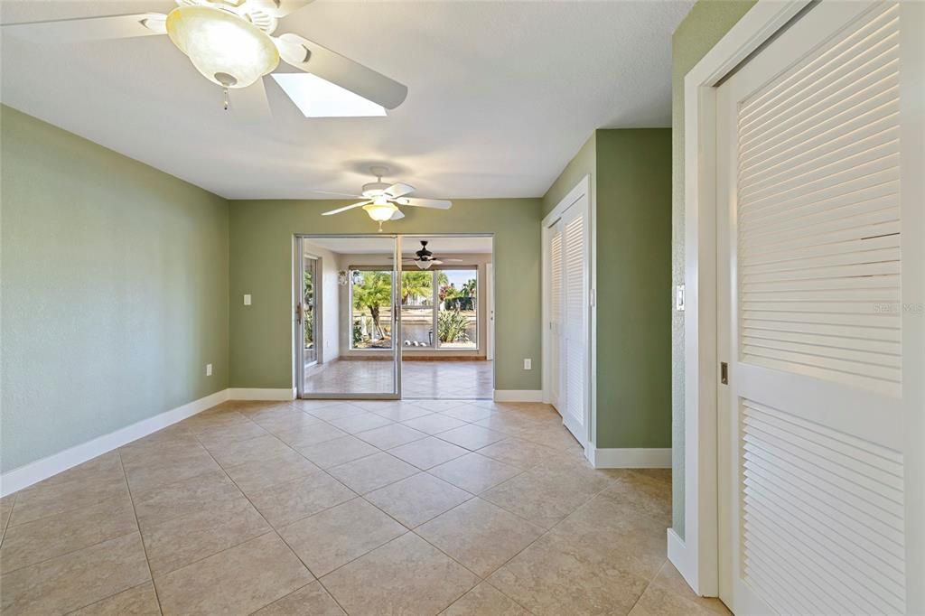 待售: $649,000 (3 贝兹, 2 浴室, 2215 平方英尺)