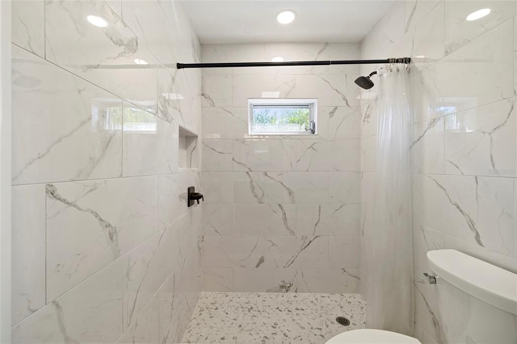 待售: $649,000 (3 贝兹, 2 浴室, 2215 平方英尺)