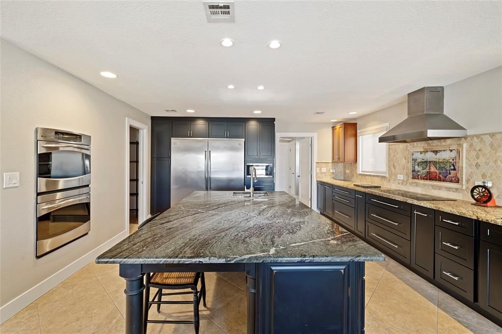 待售: $649,000 (3 贝兹, 2 浴室, 2215 平方英尺)