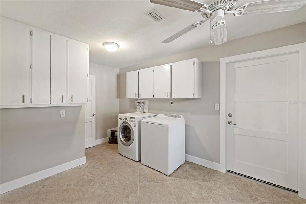 待售: $649,000 (3 贝兹, 2 浴室, 2215 平方英尺)