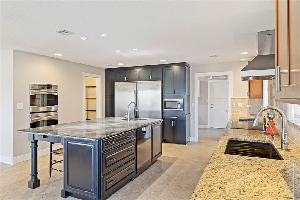 待售: $649,000 (3 贝兹, 2 浴室, 2215 平方英尺)