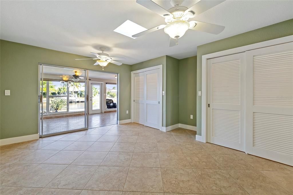 待售: $649,000 (3 贝兹, 2 浴室, 2215 平方英尺)