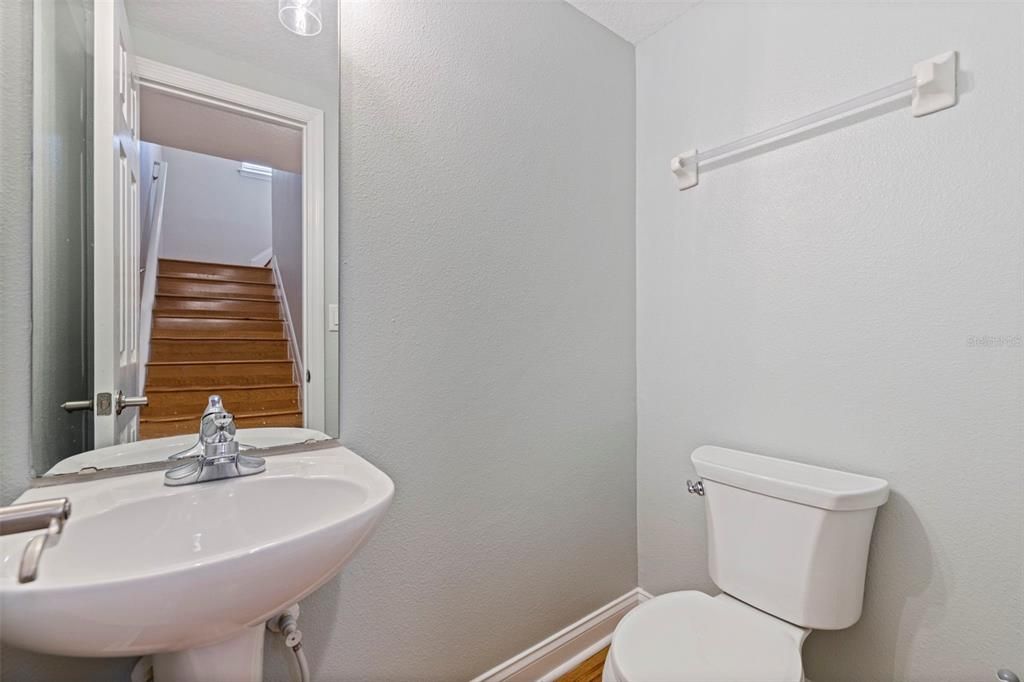 Active With Contract: $419,777 (3 beds, 3 baths, 1807 Square Feet)