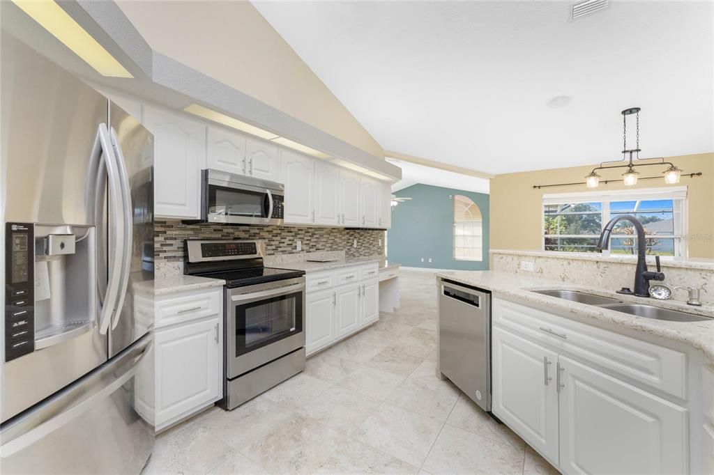 待售: $725,000 (3 贝兹, 2 浴室, 2335 平方英尺)