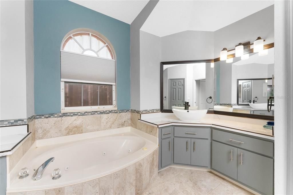 待售: $725,000 (3 贝兹, 2 浴室, 2335 平方英尺)