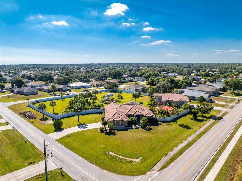 待售: $725,000 (3 贝兹, 2 浴室, 2335 平方英尺)