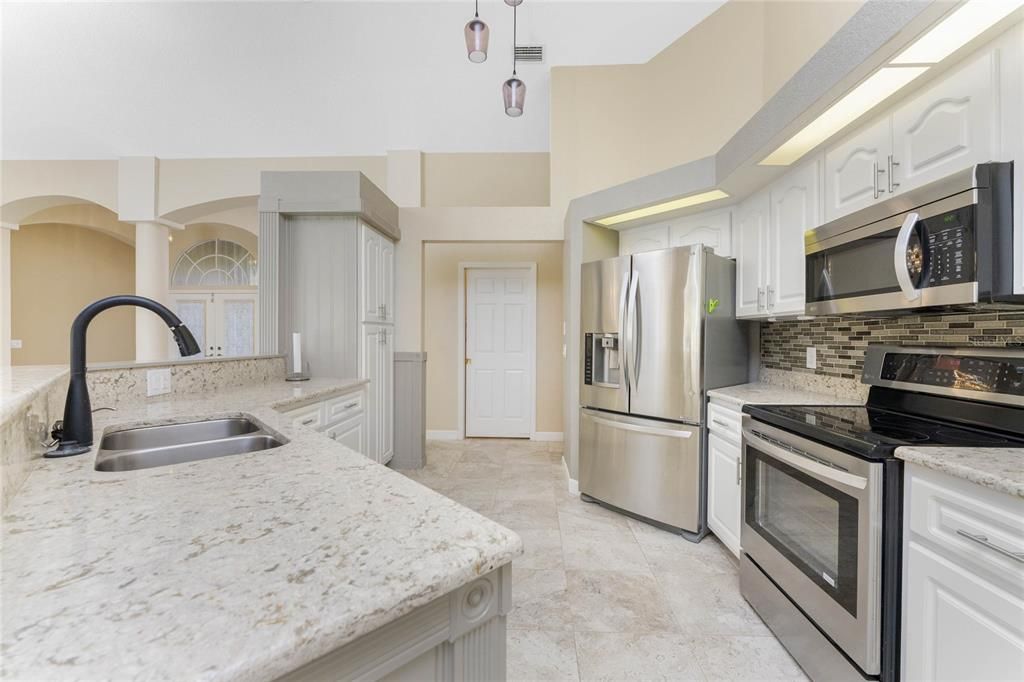 待售: $725,000 (3 贝兹, 2 浴室, 2335 平方英尺)