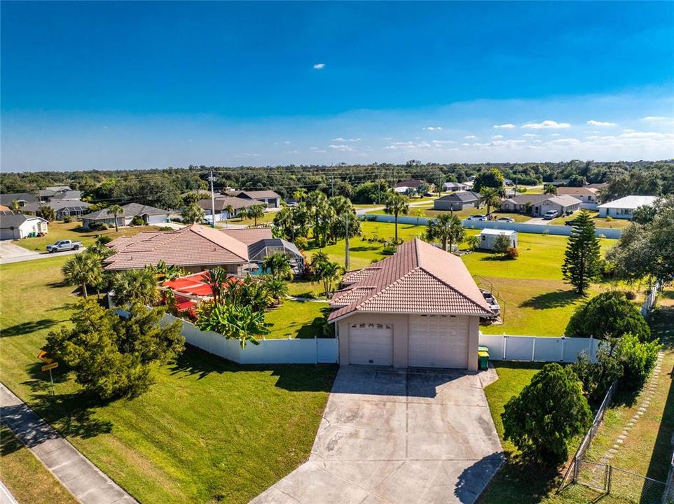 待售: $725,000 (3 贝兹, 2 浴室, 2335 平方英尺)