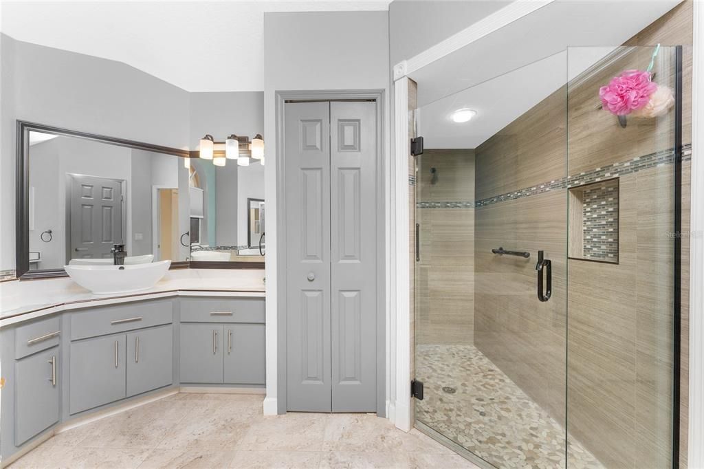 待售: $725,000 (3 贝兹, 2 浴室, 2335 平方英尺)