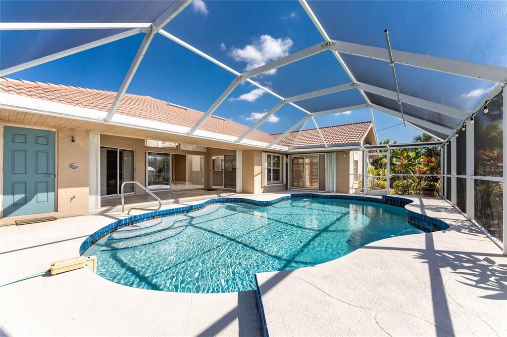 待售: $725,000 (3 贝兹, 2 浴室, 2335 平方英尺)