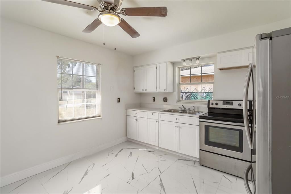 For Sale: $249,900 (2 beds, 2 baths, 1232 Square Feet)