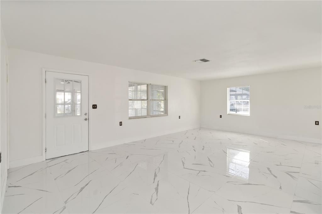 For Sale: $249,900 (2 beds, 2 baths, 1232 Square Feet)