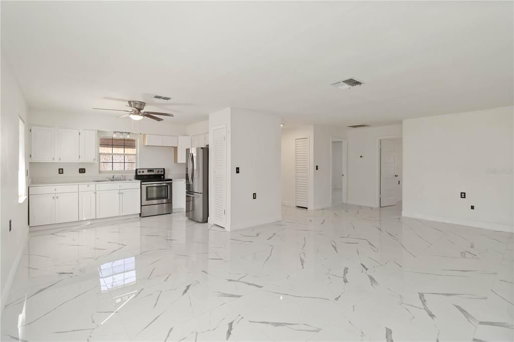 For Sale: $249,900 (2 beds, 2 baths, 1232 Square Feet)