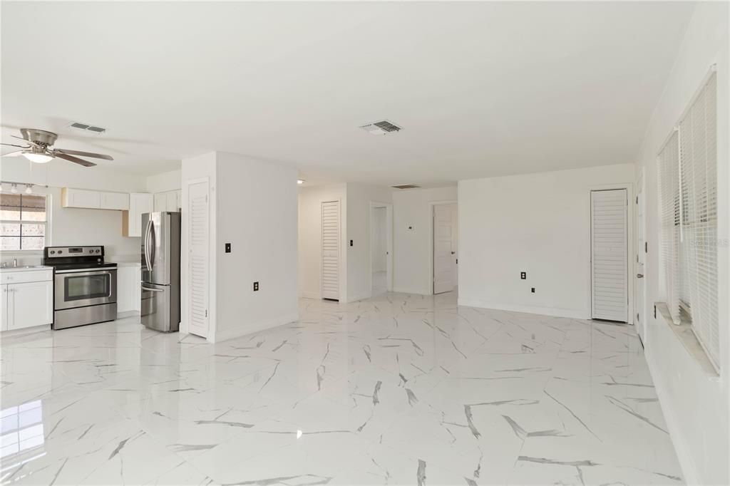 For Sale: $249,900 (2 beds, 2 baths, 1232 Square Feet)