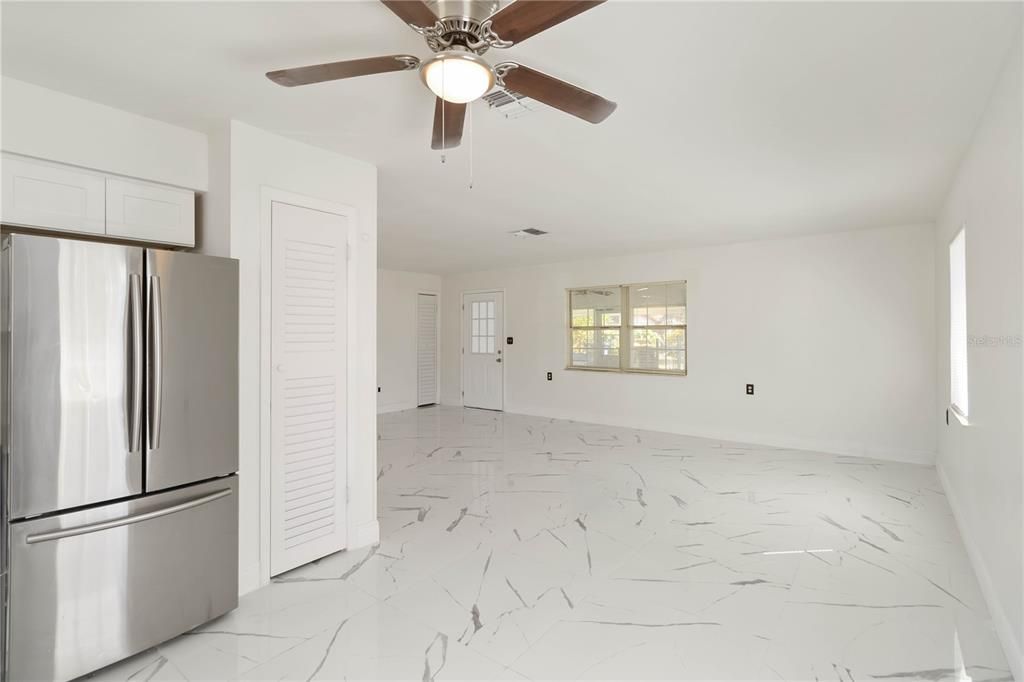 For Sale: $249,900 (2 beds, 2 baths, 1232 Square Feet)