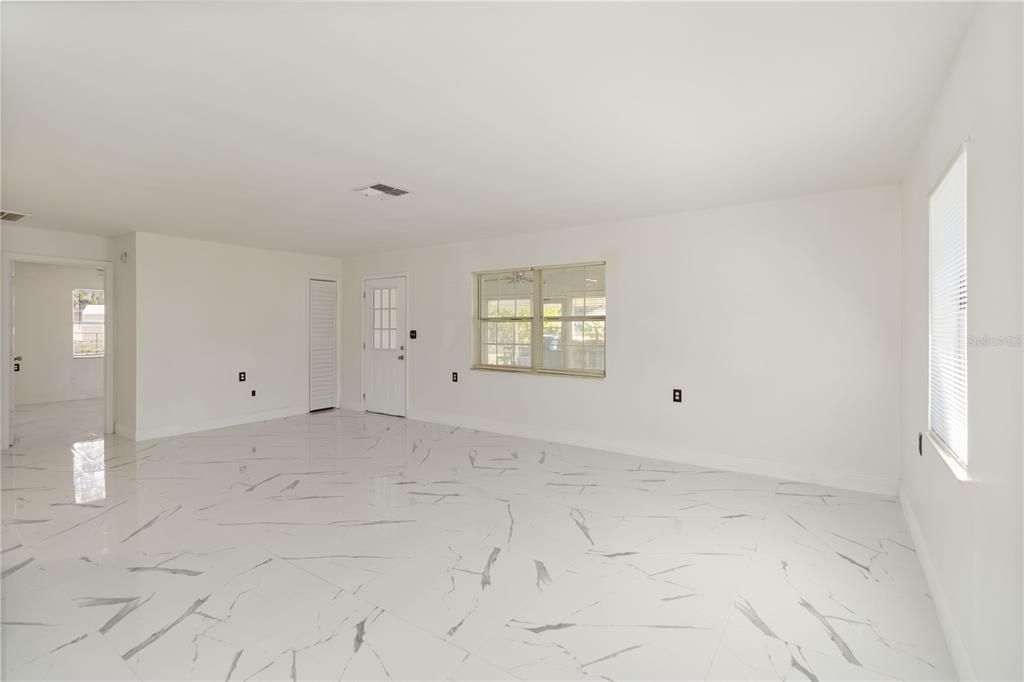 For Sale: $249,900 (2 beds, 2 baths, 1232 Square Feet)