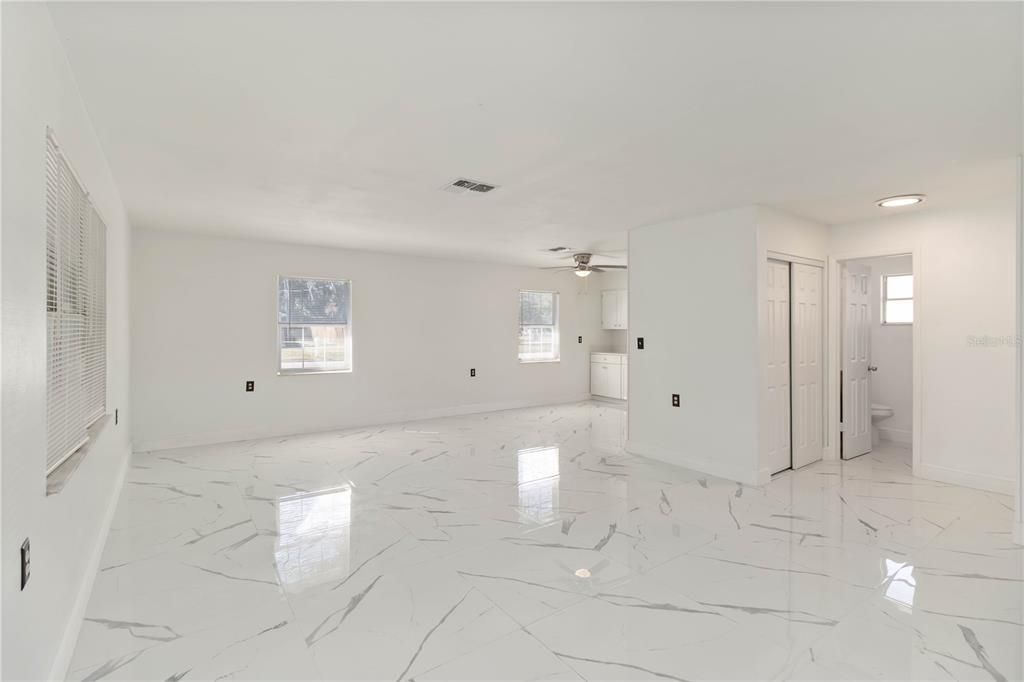 For Sale: $249,900 (2 beds, 2 baths, 1232 Square Feet)