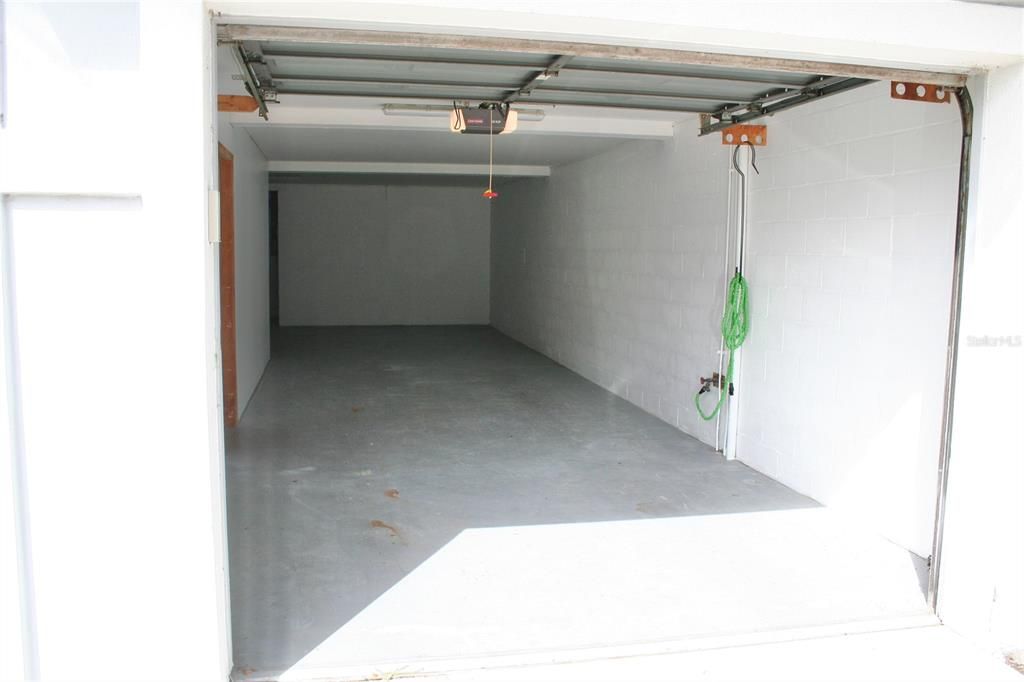 For Rent: $2,900 (2 beds, 2 baths, 990 Square Feet)