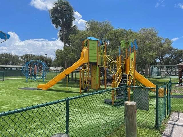 For Rent: $2,900 (2 beds, 2 baths, 990 Square Feet)