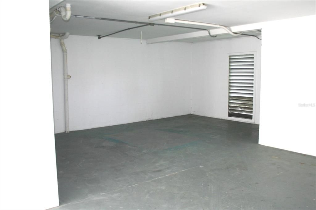 For Rent: $2,900 (2 beds, 2 baths, 990 Square Feet)