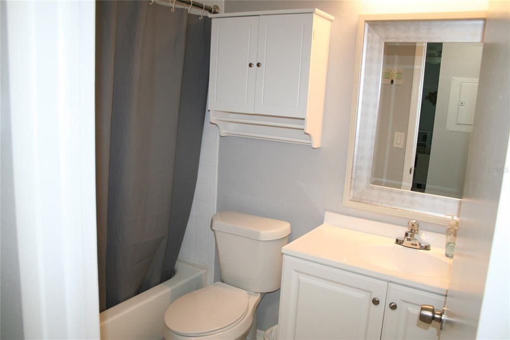 For Rent: $2,900 (2 beds, 2 baths, 990 Square Feet)