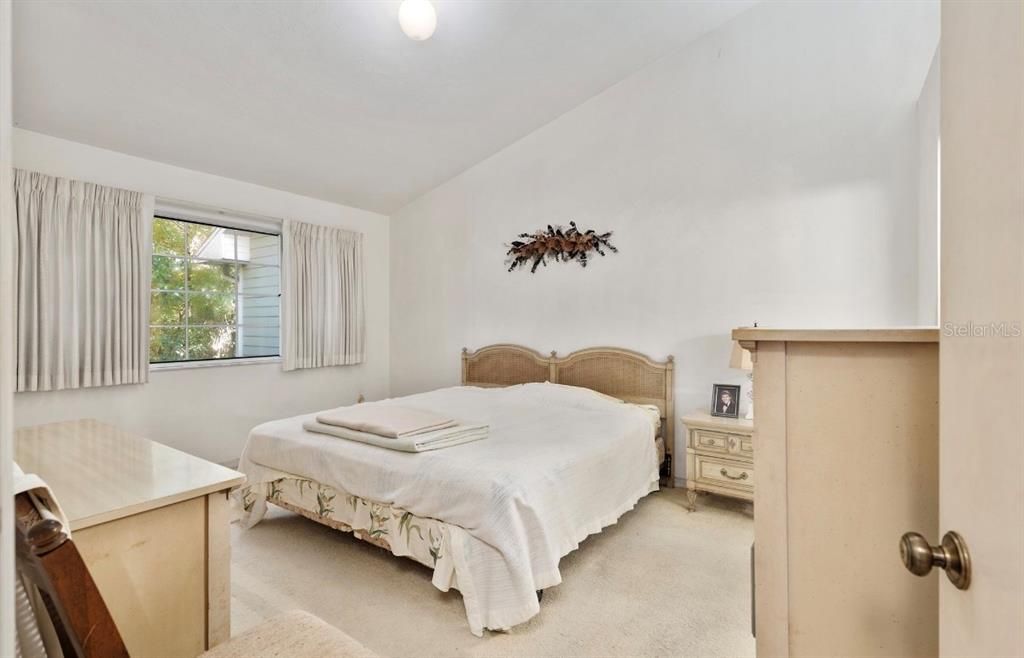 Active With Contract: $174,900 (2 beds, 2 baths, 1250 Square Feet)