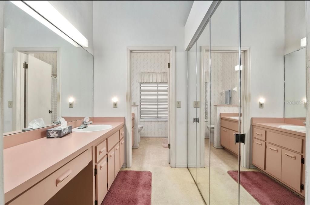 Active With Contract: $174,900 (2 beds, 2 baths, 1250 Square Feet)