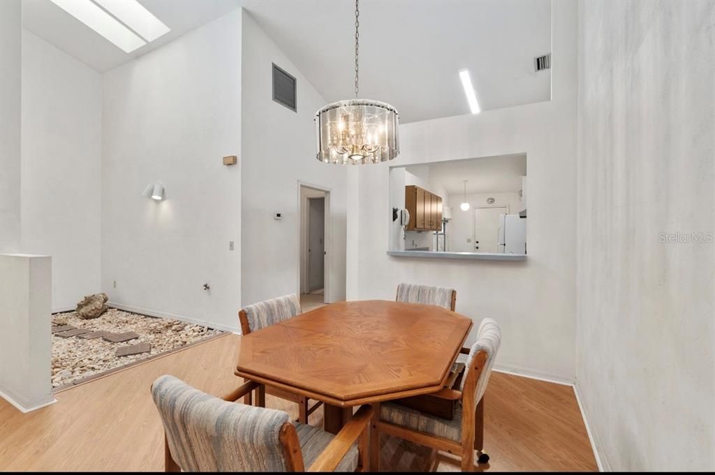 Active With Contract: $174,900 (2 beds, 2 baths, 1250 Square Feet)