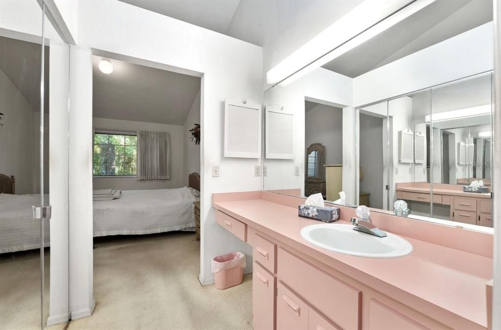 Active With Contract: $174,900 (2 beds, 2 baths, 1250 Square Feet)